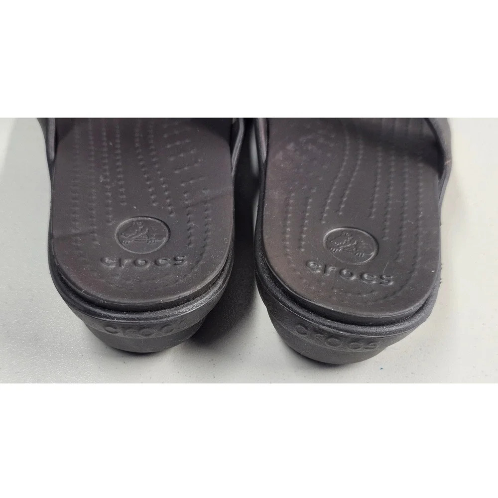Crocs Sanrah Hammered Circle Wedge Sandals Black Rose Gold Womens 8 Flip Flops